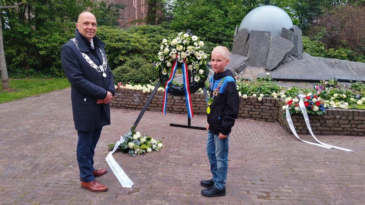 Dodenherdenking in Buitenpost