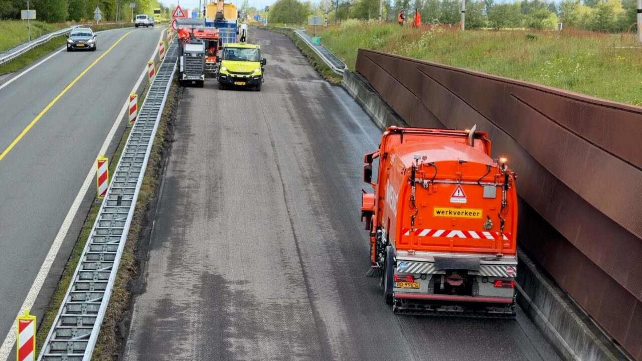 Dit gebeurt er op de Sintrale As (N356) tussen Dokkum en De Westereen