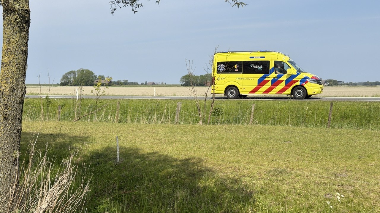 Fietser raakt onwel langs Tsjessenswei bij Waaxens