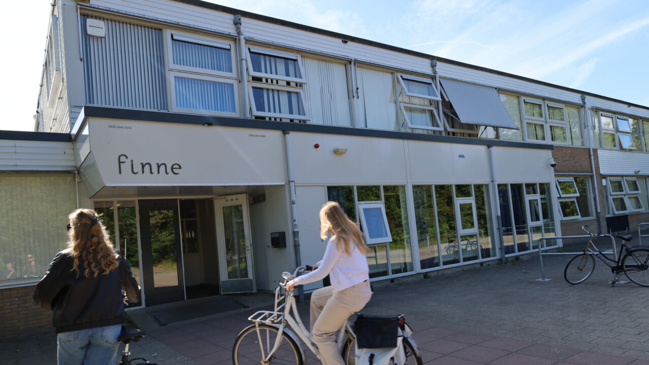 Voor de allerlaatste keer naar de Finne van het Dockinga College: 