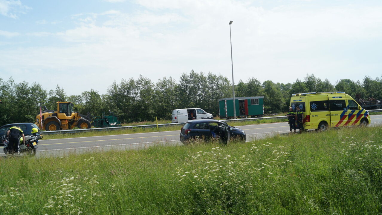 Auto raakt beschadigd bij ongeval op Sintrale As (N356) bij Damwâld
