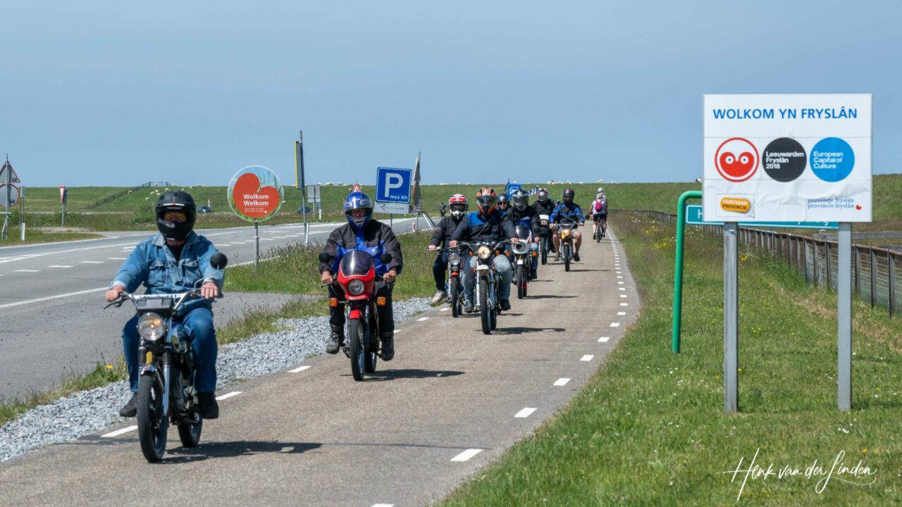 Brommerclub het Âlde Barrel uit Peazens Moddergat organiseerde voor de 16e keer een puzzel toerrit