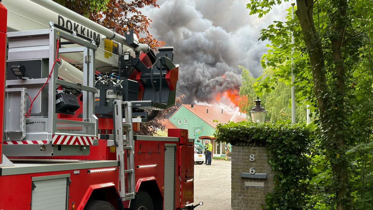 Loods SanjesZoo compleet uitgebrand, onder andere cavia’s en kippen omgekomen