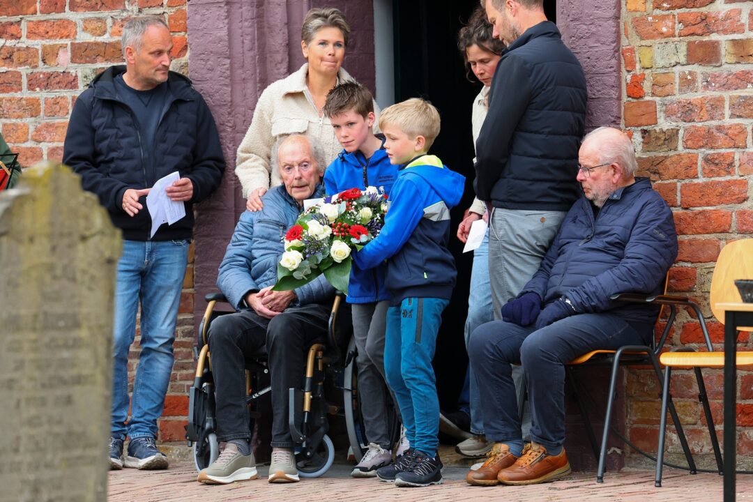 Waardige herdenking bij monument Jarl Ruinen in Ie