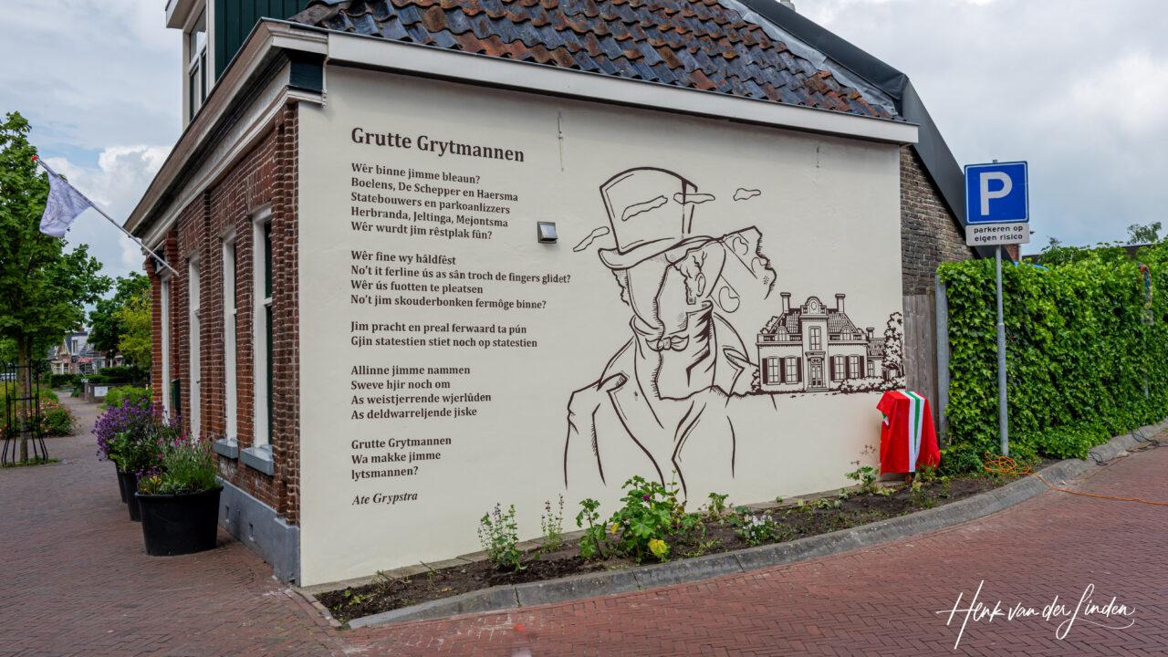 Dit is de nieuwe blikvanger van Buitenpost: muurschildering met gedicht van Ate Grijpstra