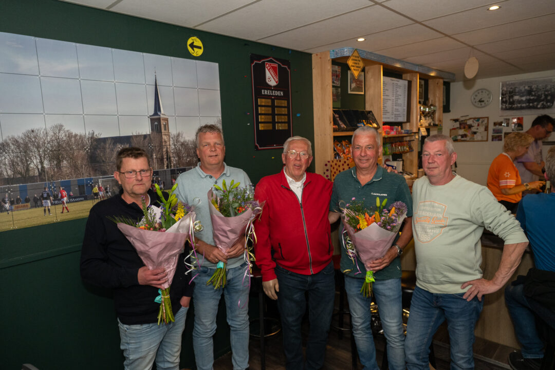 V.v. Ternaard benoemd drie nieuwe ereleden