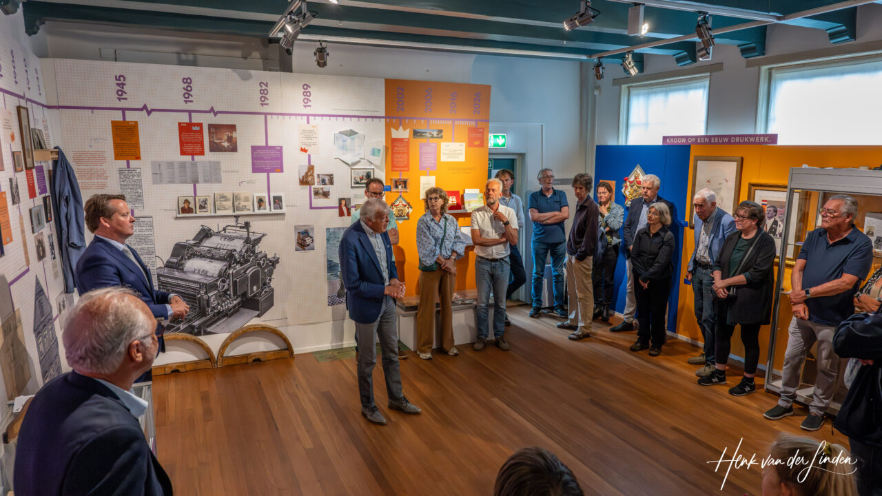Tentoonstelling over hofleverancier Douma geopend in Dokkum
