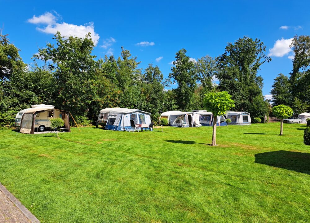 Back to basic tijdens openluchtdienst op camping De Zandhorst