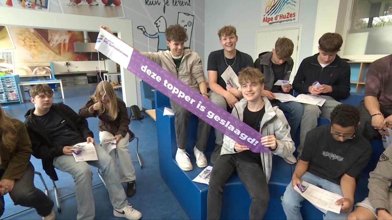 Blijdschap en opluchting bij examenleerlingen in Surhuisterveen