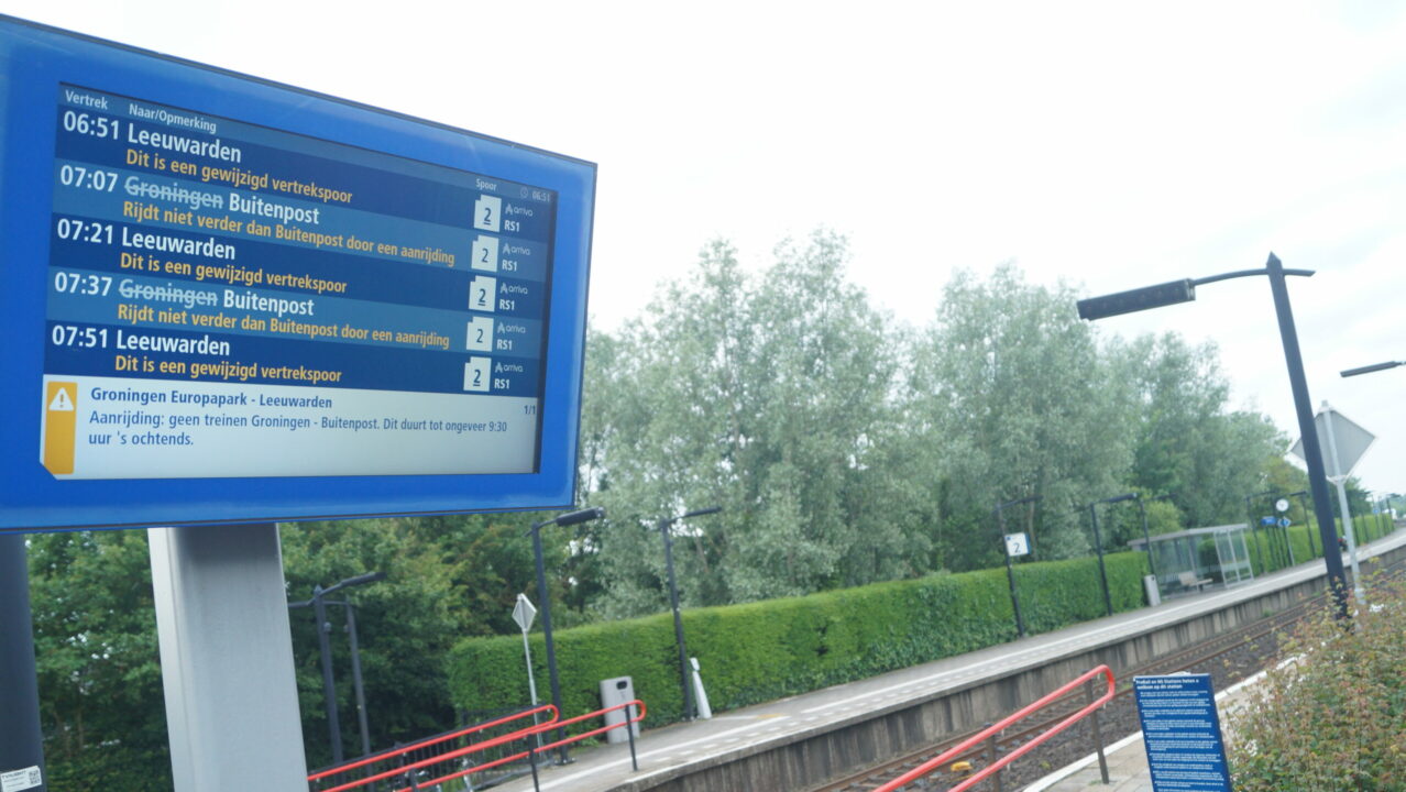 Treinverkeer stil na aanrijding bij Buitenpost