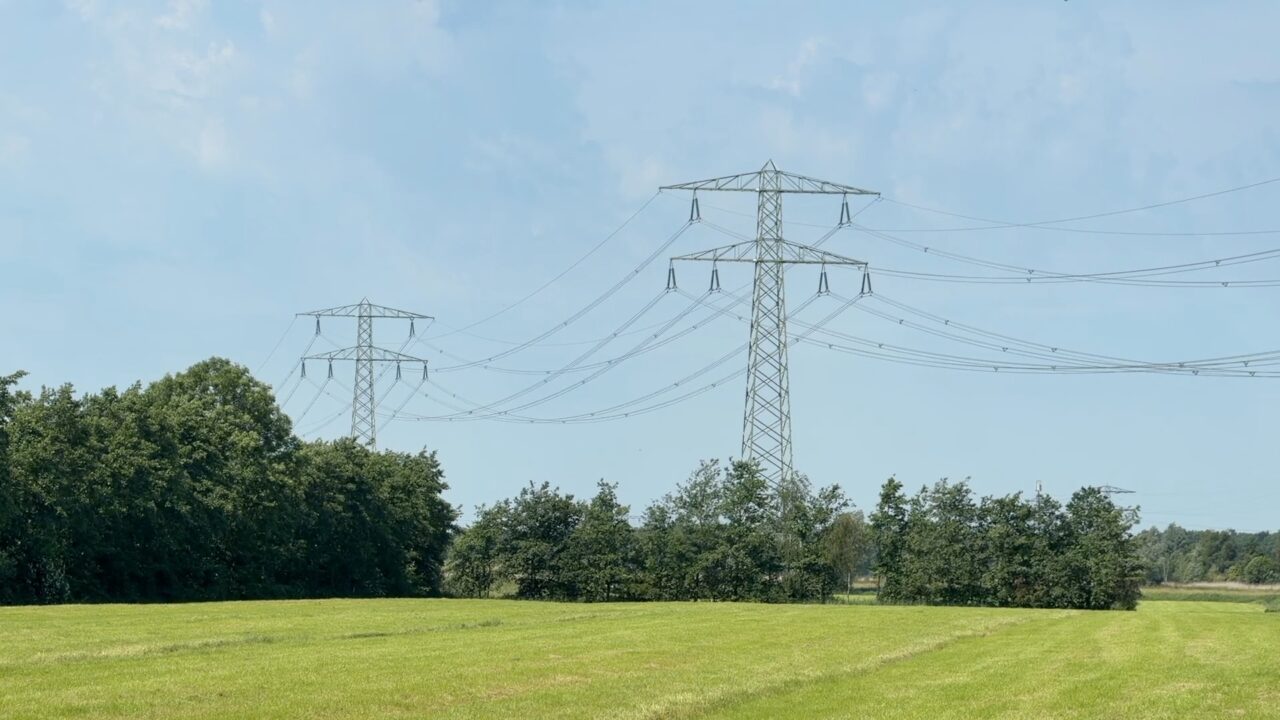 Achtkarspelen kritisch op plannen nieuwe hoogspanningslijn: 