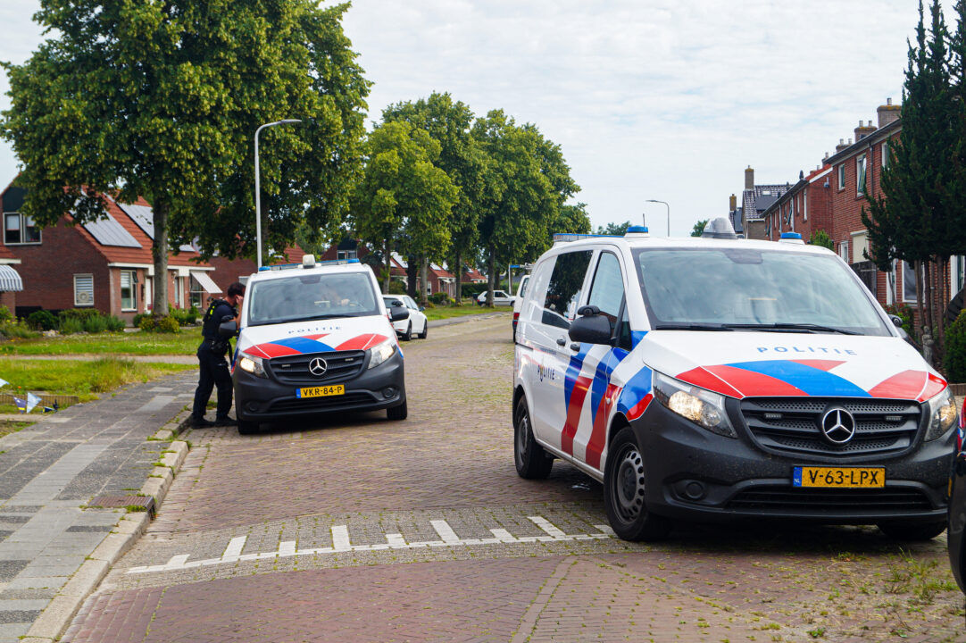 Politie komt in grote getale naar De Westereen na melding over schoten