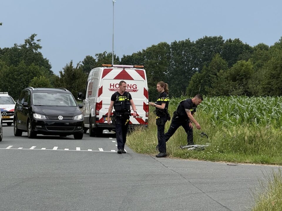 Wielrenner gewond na botsing met busje bij Drogeham