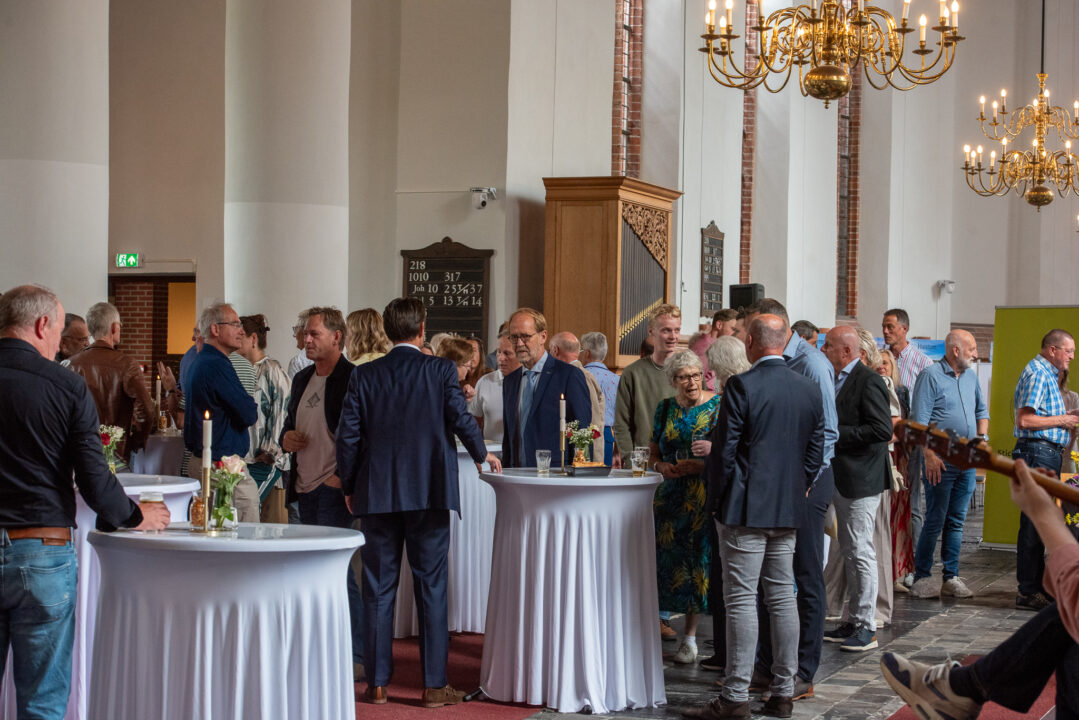 Afscheidsreceptie voor drie wethouders in Grote Kerk Dokkum