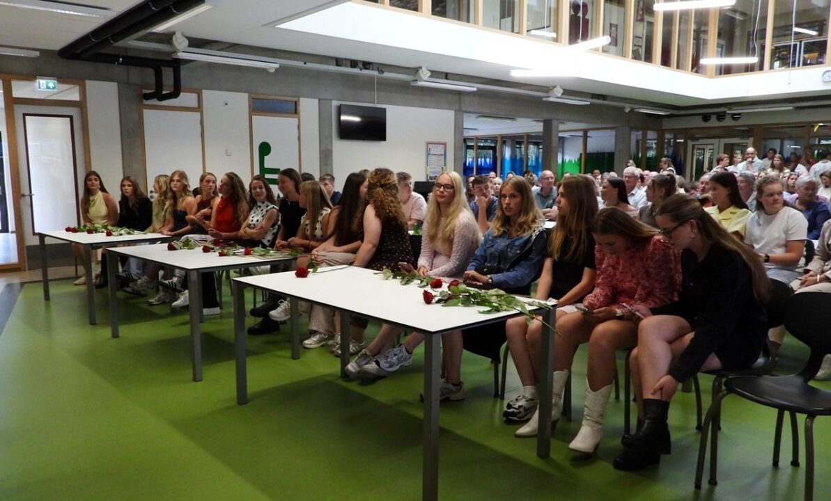 Feestelijke diploma-uitreikingen leerlingen Lauwers College Buitenpost