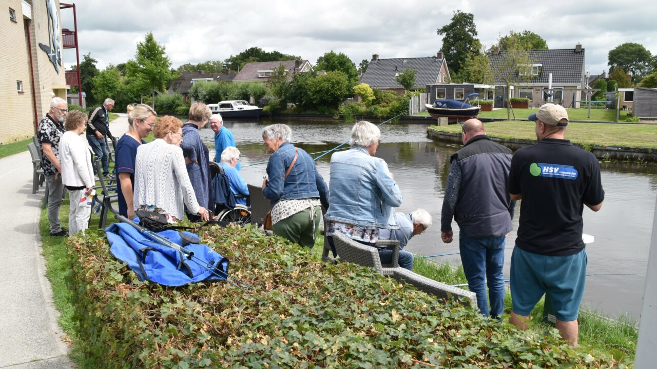 Bewoners van Meckama State genieten van een heerlijk visuitje