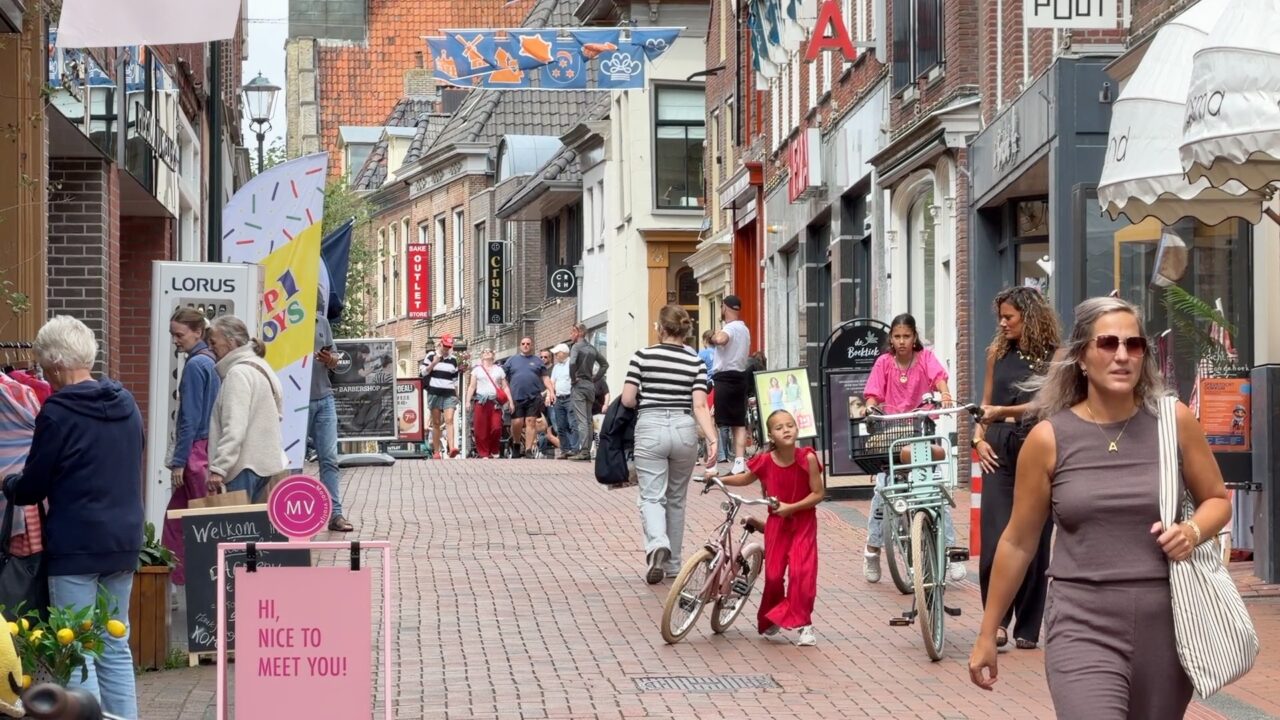 Drukte in de binnenstad is ongekend: “Prachtich, Dokkum stiet echt op ‘e kaart”