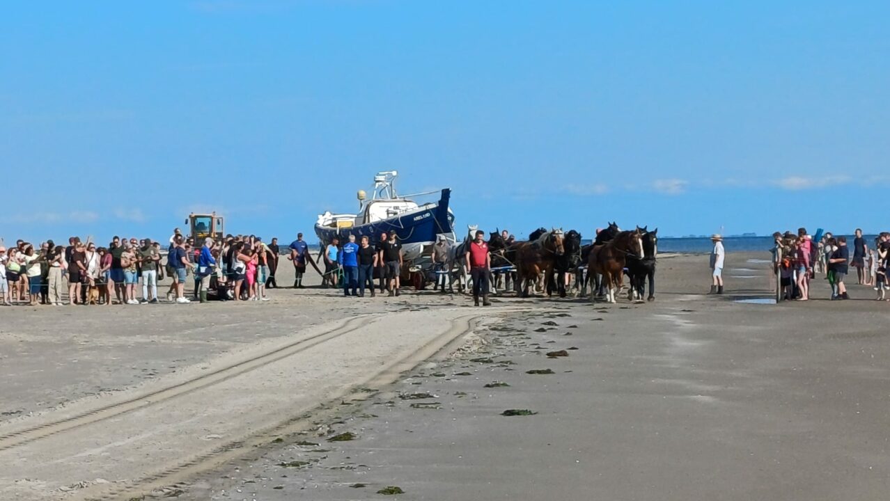 Paardenreddingboot houdt traditie levend op Ameland