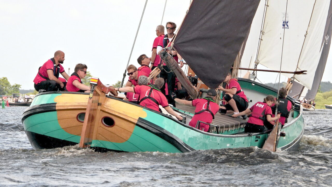 Akkrum wint op De Veenhoop, Grou blijft leider in SKS-klassement