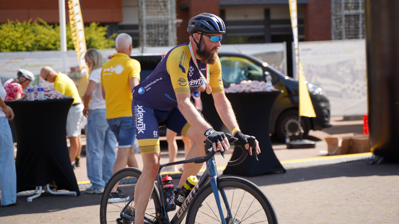 Pieter Weening Classic trapt wielerweek in Surhuisterveen af: ''Ik ha der sin oan!''