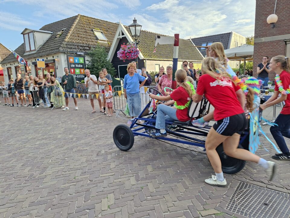 Spectaculaire twaalfde editie van Lytje Willem’s Rol ‘m Erin op Schiermonnikoog