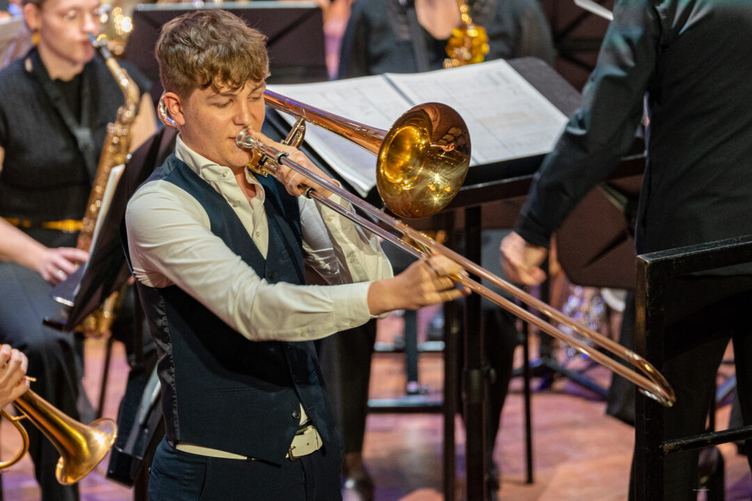 Trombonetalent Jisse Kuipers(16) uit Hurdegaryp wint solistenprijs op Wereld Muziek Concours