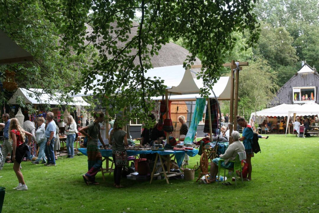 Flower Power Markt 18 en 19 juli in Buitenpost bij Paviljoen MeM