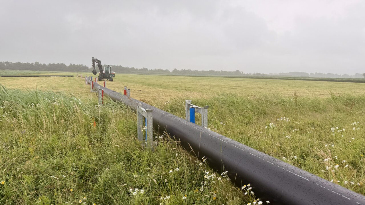 Honderden nieuwe buizen verbinden Buitenpost en Kootstertille: 
