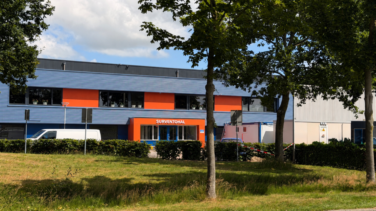 Nachtopvanglocatie in Surhuisterveen is gereed, maar of er asielzoekers komen is nog de vraag