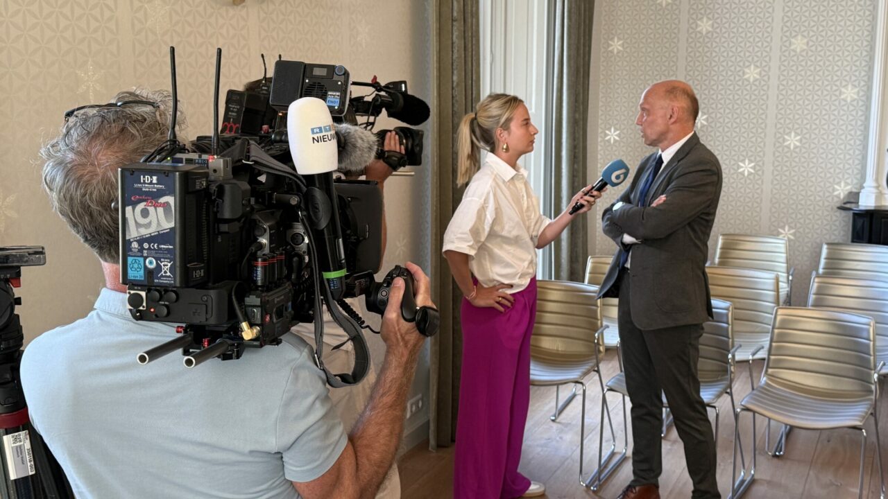 Burgemeester over ME bij nachtopvang in Surhuisterveen: ‘Ik fyn it hiel spitich’