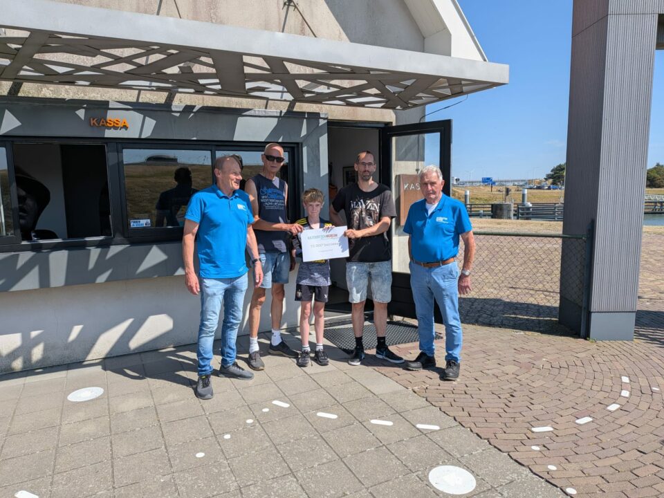 Ruben (11) uit Dokkum is 10.000e bezoeker van Kazemattenmuseum