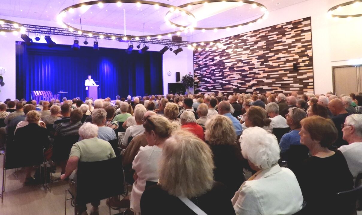 Van Kollum naar Dokkum voor de ‘chathuisarts’: “Hoe moet dat voor mijn ouders van 90?”