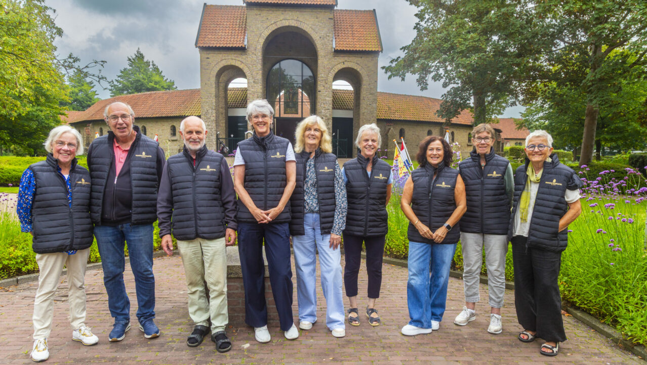Bodywarmers voor vrijwilligers Bonifatiuskapel