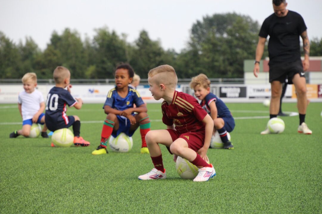 Dertig kinderen bij eerste kaboutertraining VV Zwaagwesteinde