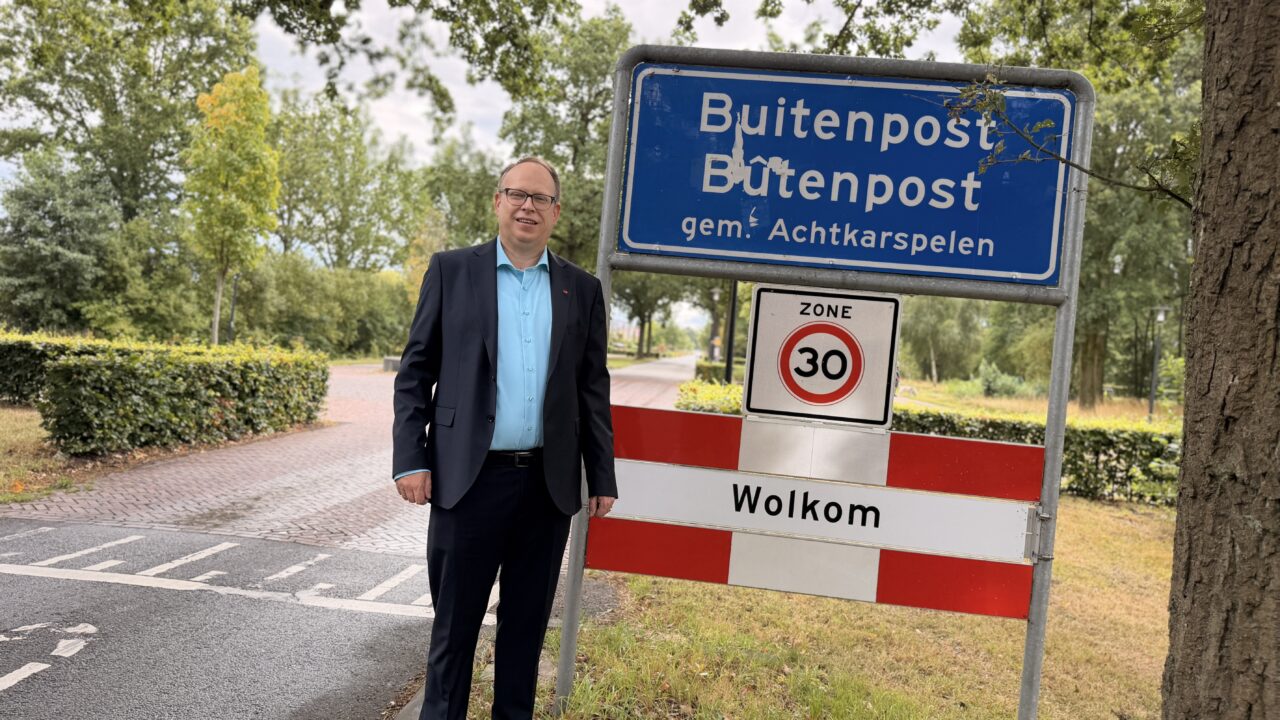 Wethouder Brinkman over Friese plaatsnamen: “Wy moatte grutsk wêze op it Frysk en it net as in gebre