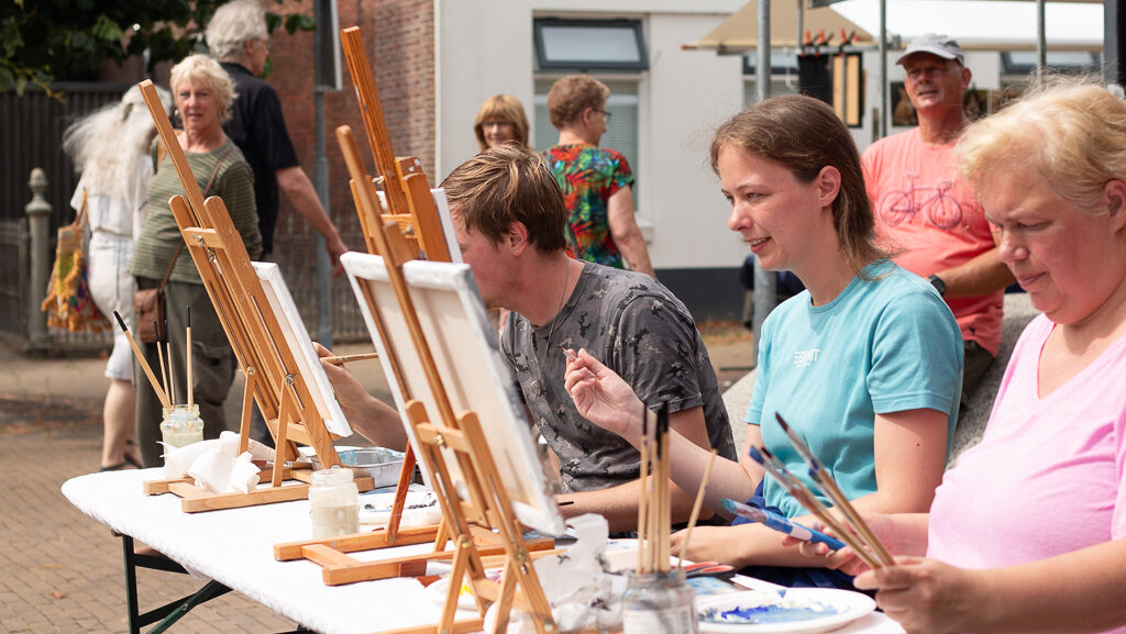 Kunst en creativiteit centraal tijdens kunstmarkt in Burgum
