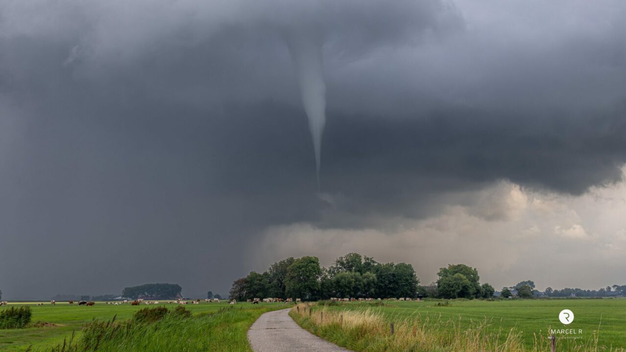 Waterhozen op verschillende plaatsen rondom Dokkum