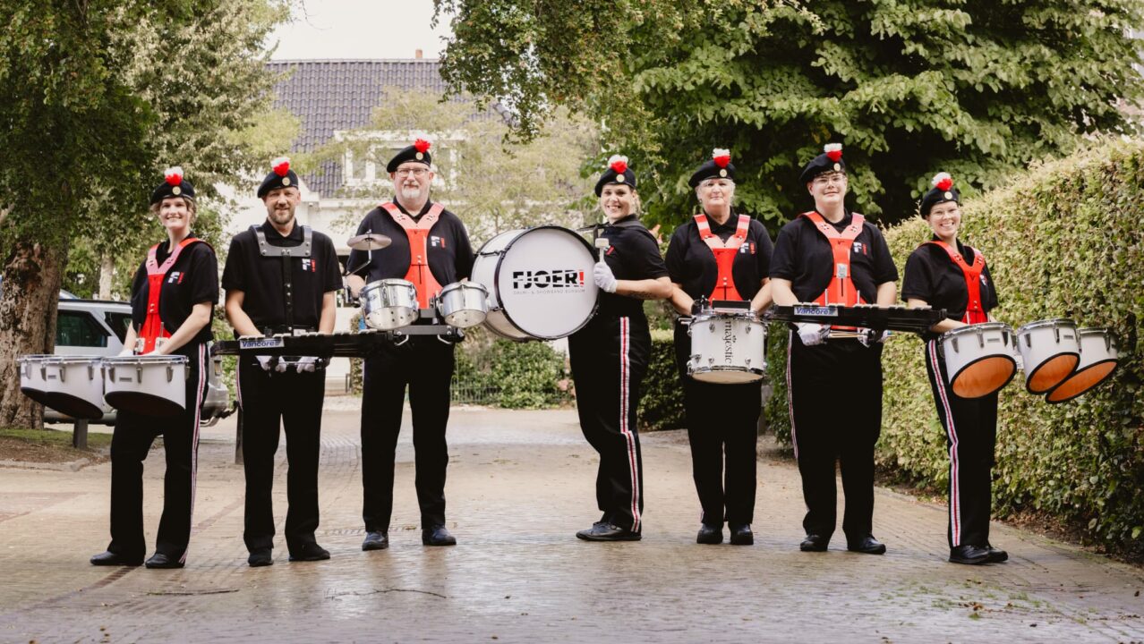 Burgum geniet van Drumbandfestival