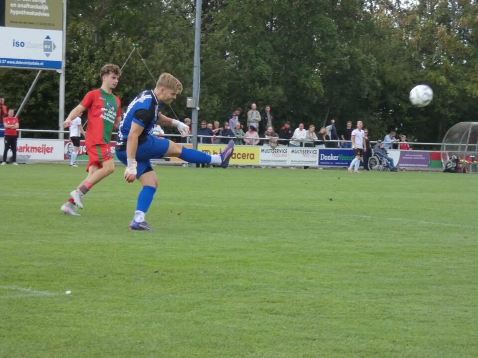Zwaagwesteinde geeft voorsprong uit handen tegen Opende