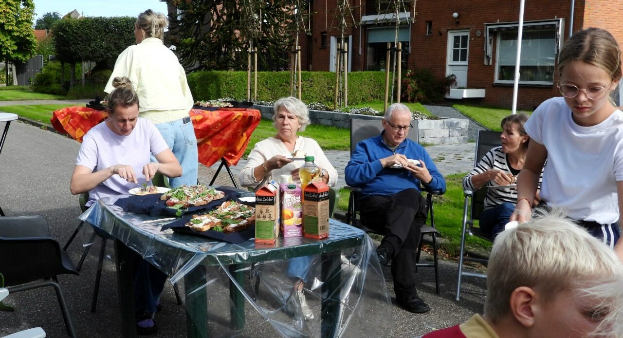 Buurtvereniging Van Scheltingalaan viert Burendag