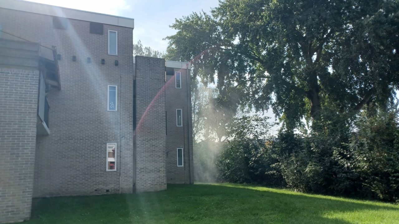 Veel rook bij keukenbrand in woning aan Waterhoen in Dokkum