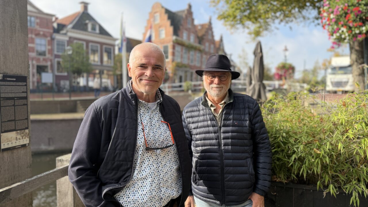 Friese primeur: 25 Dokkumer woningen ‘doen de deuren open’ in boek Achter de Gevels