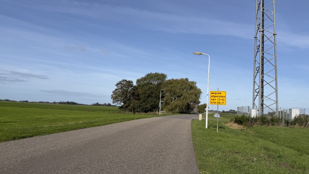 Werk aan wegen in Dantumadiel zorgt voor wegafsluitingen en busomleiding