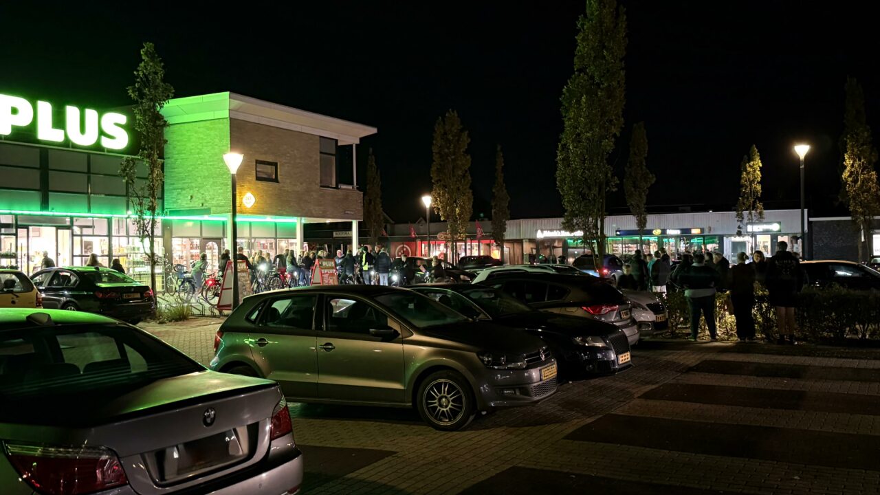 Vuurwerk en politiecontroles bij groepen jongeren in De Westereen
