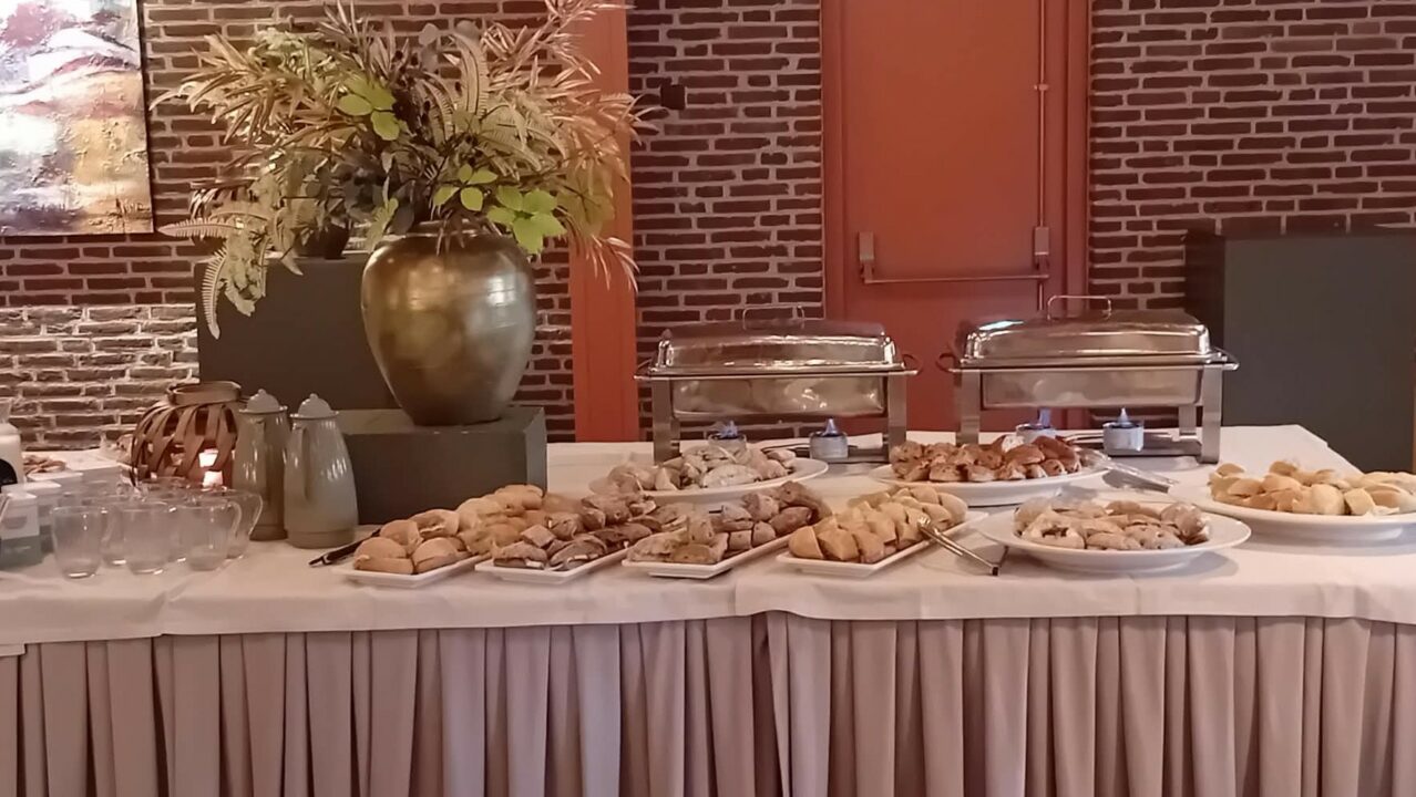 Gastouders in het zonnetje gezet tijdens gezamenlijke lunch