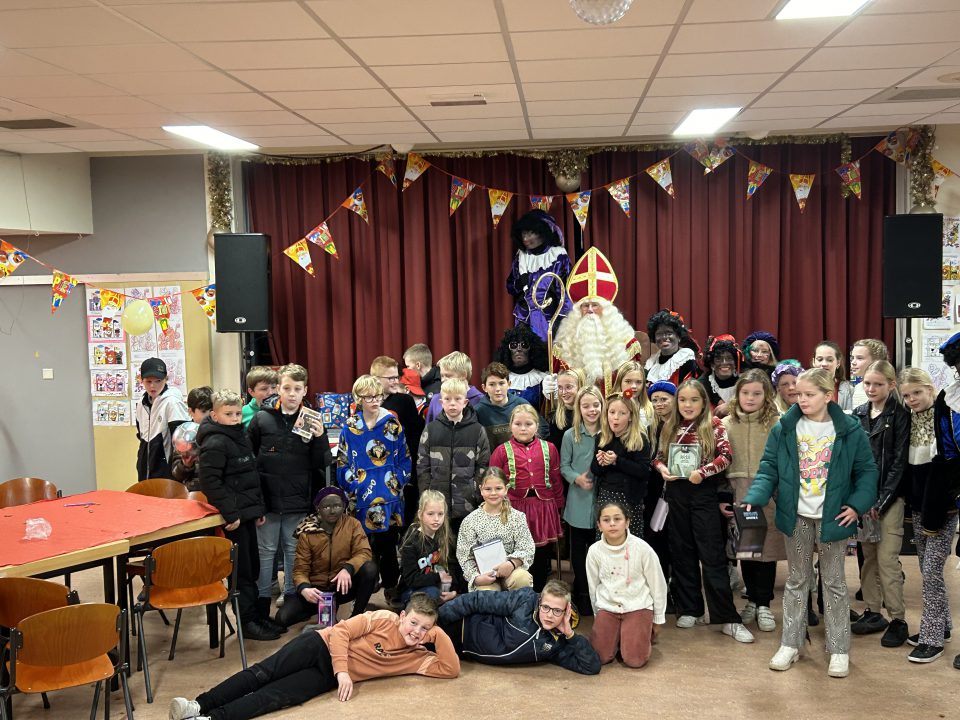 Met de brandweer op zoek naar een Piet in Twijzelerheide